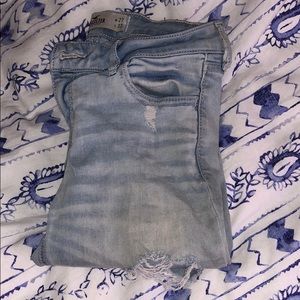 [hollister] distressed skinny jeans